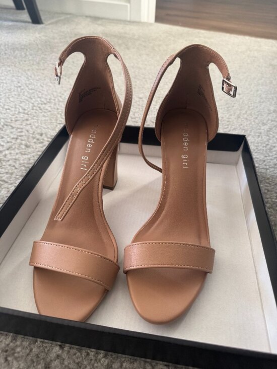 Steve Madden Shoes - Brand new Steve Madden Nude Heels Size 8